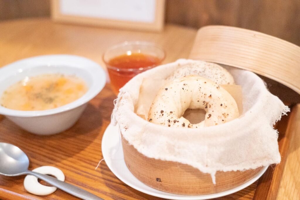 【月のトナリ】 もっちりベーグルが美味しいモーニング限定のお店！ | 福井市
